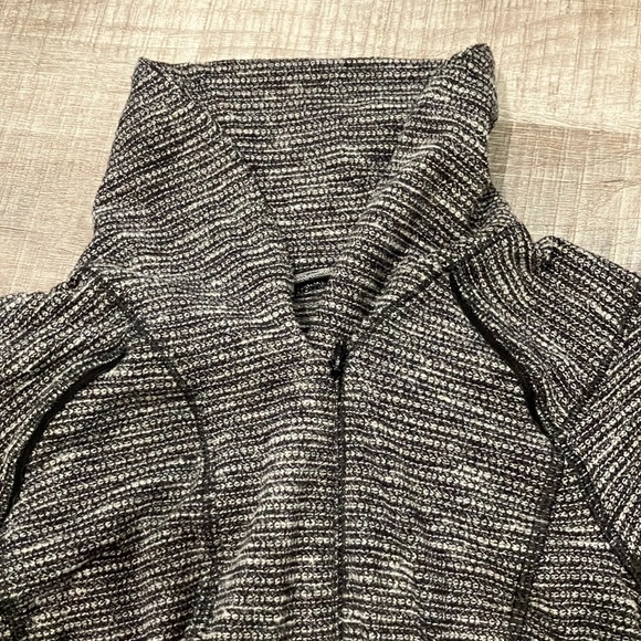 Lululemon Think Fast Pullover Coco Pique Black / Black - Picture 3 of 16